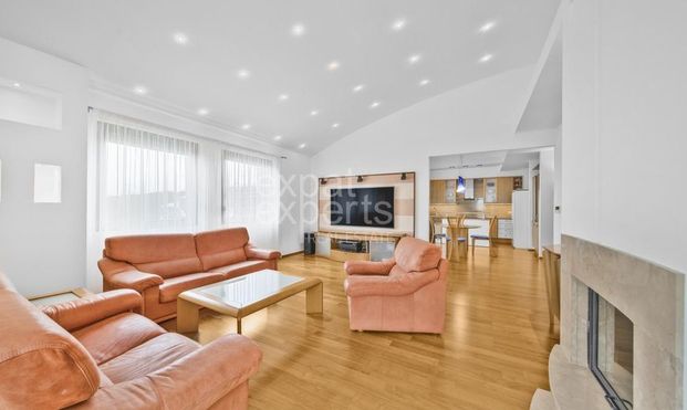 Veľkorysý, svetlý 4i byt 161m2,s veľkou terasou, lodžiou a 2x parkovaním - Photo 1