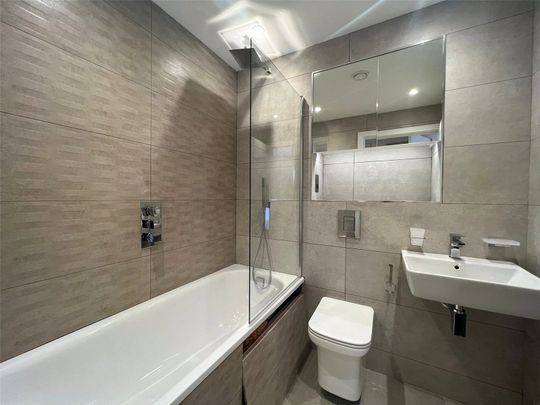 Farnborough Road, Farnborough, Surrey, GU14 - Photo 1