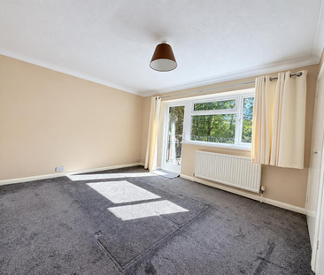 The Combe, Eastbourne, BN20 9DB - Photo 1