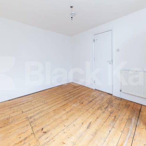 Beautiful period house conversion set over three floors - Photo 1