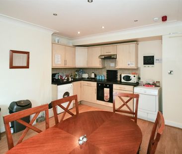 5 bedroom semi-detached house to rent - Photo 4