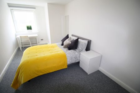 2 Bedroom Apartment - Photo 3