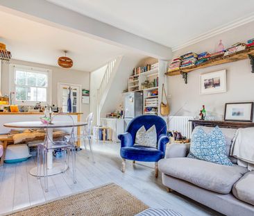 2 Bed Terraced House, Marne Street, W10 - Photo 1