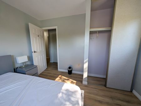 Private Rooms in Professional Shared Home – Great Location - Photo 4