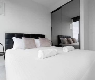 Luxurious 2-Bedroom Apartment in Melbourne CBD with Stunning City V... - Photo 6
