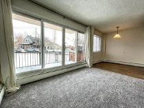 Bright 2-Bedroom Main Floor in Sunnyside – Prime Inner-City Location - Photo 1