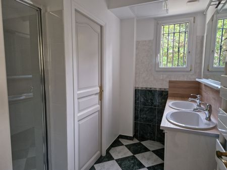 Location Maison 10 pièces 194m² DOURDAN 91410 - Photo 3