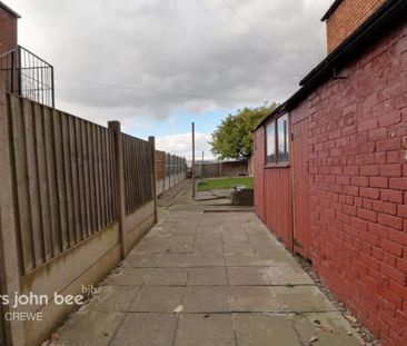 2 bedroom end of terrace house to rent - Photo 6