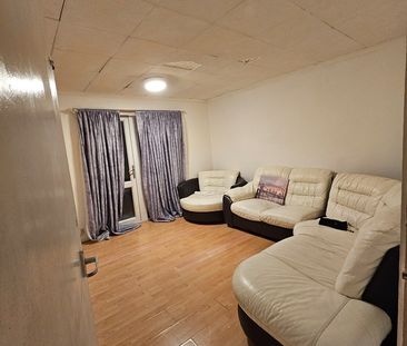3 Bed Terraced House, Sturrock Close, N15 - Photo 1