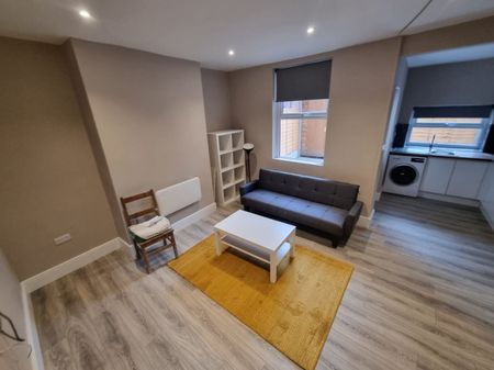 2 bed Apartment for Rent - Photo 2