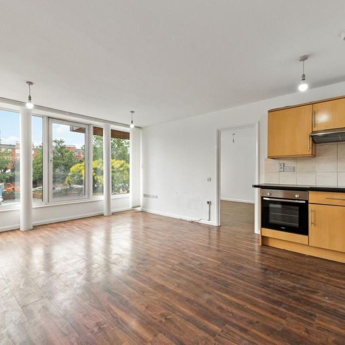 3 bedroom flat to rent - Photo 1