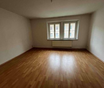 Altbauflair zum Verlieben: Helle Räume für Lebensfreude und Komfort - Photo 1