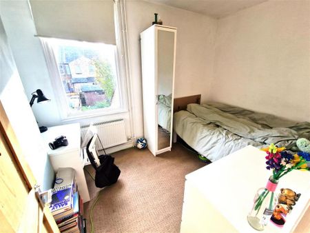 4 bedroom terraced house to rent - Photo 3