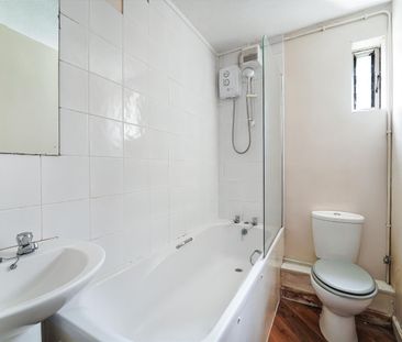 To Let 0 Bed Studio - Photo 4