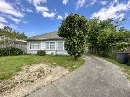 4-Bedroom Home in Stokes Valley - Photo 4