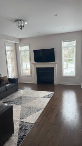 For Lease - 80 Inverness Way, Bradford West Gwillimbury, Ontario - Photo 3