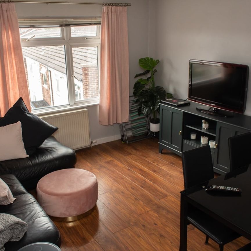 2 Bed Flat, Enderby Street, SE10 - Photo 1