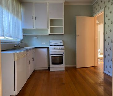 530 Waverley Road, Mount Waverley VIC 3149 - House For Rent | Domain - Photo 4