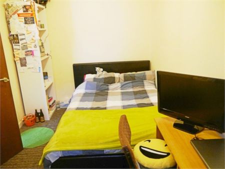 2 Bedroom Flat - Photo 3