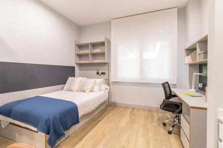 Calle Camilo José Cela, Sevilla, Andalusia 41018 - Photo 4