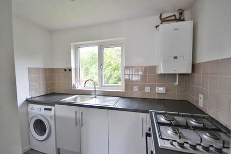 2 bedroom maisonette to rent - Photo 2