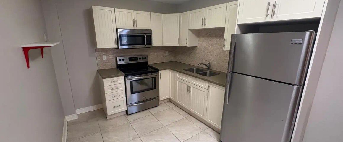 2 - 341 LAKESHORE ROAD E — 2 Bedroom - Photo 1