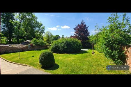 1 bedroom in a flat share to rent - Photo 5