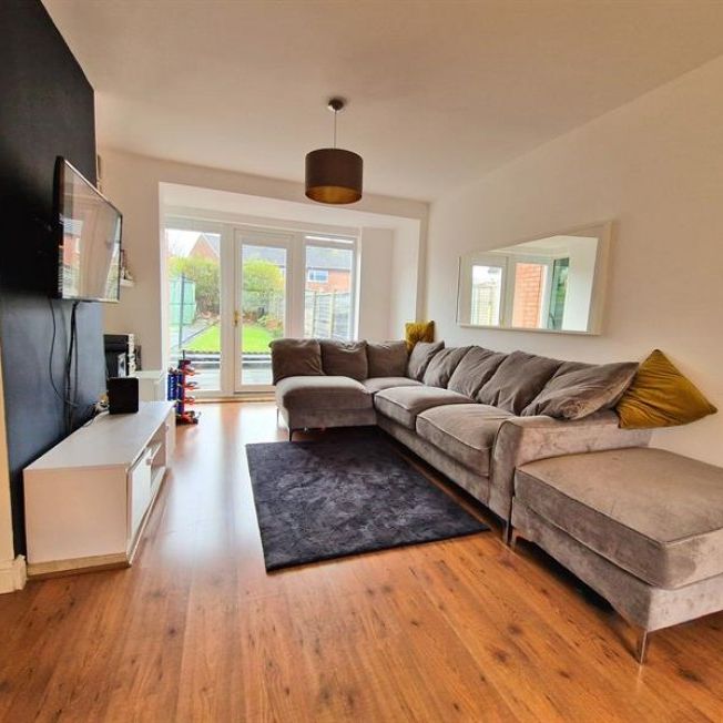 2 Bedroom End Terrace To Let - Photo 1