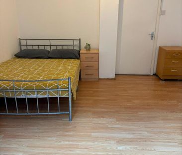 4 bedroom house of multiple occupation to rent - Photo 2