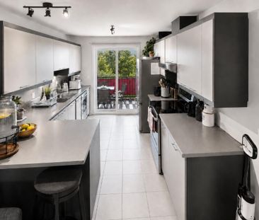 4½ MODERNE À LOUER | 2 STATIONNEMENTS | PRÈS DU CHUS - Photo 2