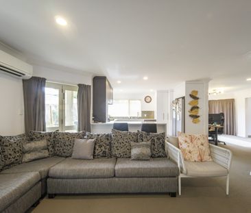 Spacious 4 bedroom family home located in the popular area of Rototuna - Photo 1