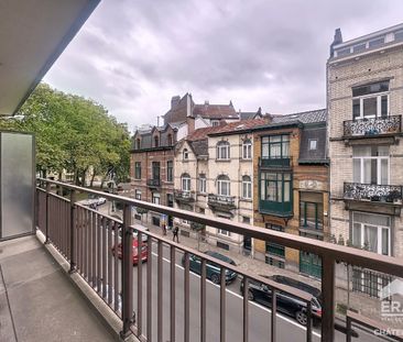 -slaapkamerappartement met balkon in Chatelain te huur - Photo 1