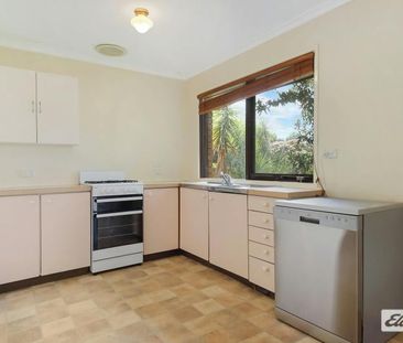 Three Bedroom Family Home - Photo 4