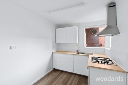 CLOSE TO THE HEART OF THORNBURY - Photo 5