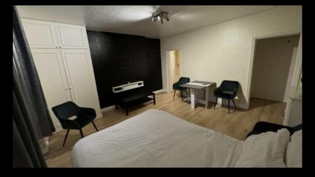 Studio to rent - Photo 3