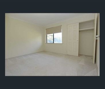 HUGE FAMILY HOME IN GREAT LOCATION - Photo 5