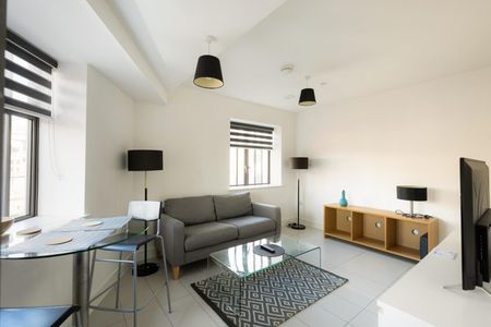 1 Bed Flat - Photo 2