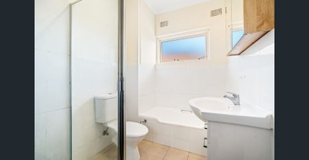 Generous Apartment In An Idyllic Beachside Location - Photo 4