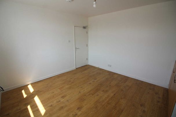 1 bed Flat - Photo 1