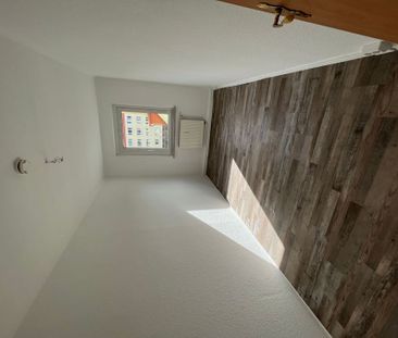 Geräumige und helle 4-Raum-Wohnung mit Balkon - Foto 1