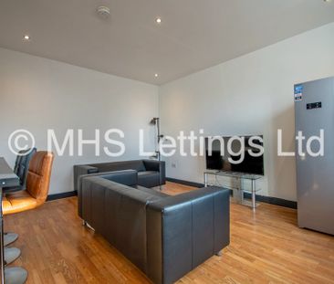 Room 3, 14 Royal Park Grove, Leeds, LS6 1HQ - Photo 3