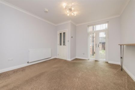 3 bed House - Mid Terrace To Let - Photo 5