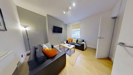 4 bedroom terraced house to rent - Photo 2