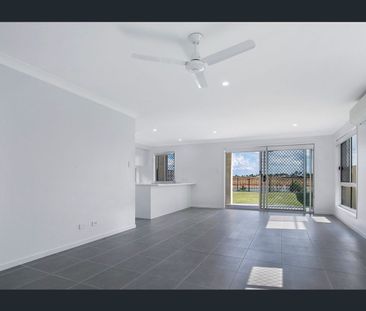 Near new family home on the lake! - Photo 1