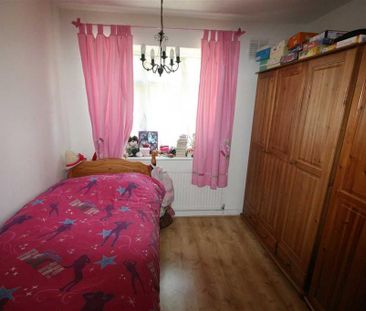 3 bedroom flat to rent - Photo 6