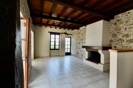 Location Maison 4 pièces 143m² - Photo 2