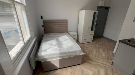 Studio to rent - Photo 3