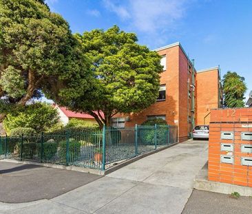 8/12 Pine Street, Hawthorn VIC 3122 - Photo 6