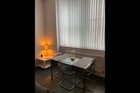 1 Bed Flat, Orleans House, L3 - Photo 2