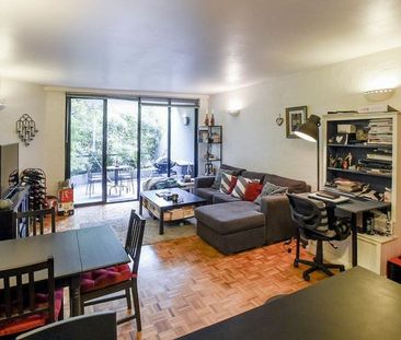 Spacious One Bedroom Apartment with Two Balconies in Boutique Block - Photo 3